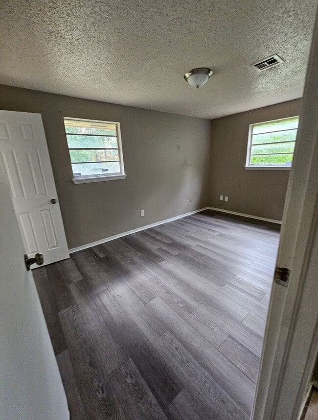 Building Photo - 4 Bedroom House Available