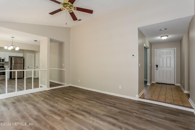 Foto del edificio - 4506 Whispering Inlet Dr