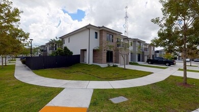 Building Photo - 110 NW 11th Ct