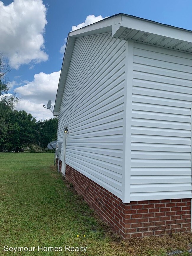Building Photo - 5097 Wayne Memorial Dr