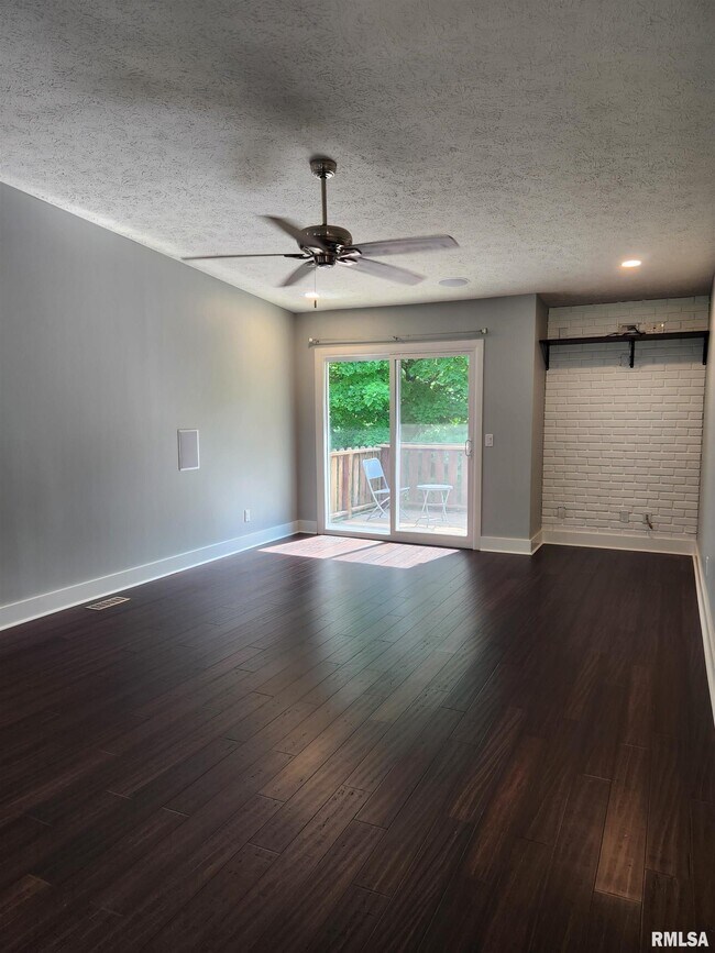 Foto del edificio - 3439 N Willow Ct