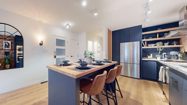 Photo du bâtiment - 1008 Queen St E