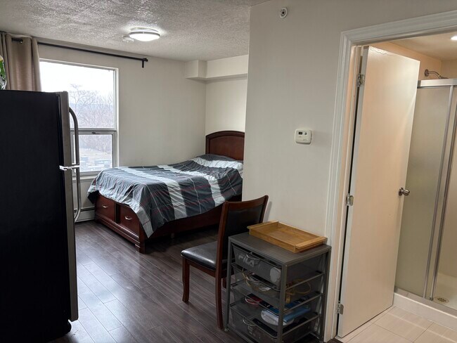 Photo du bâtiment - Bachelor-570 King St W