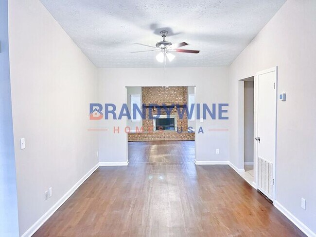 Happy New Year! Move in by 1/15 and get Fe... photo'