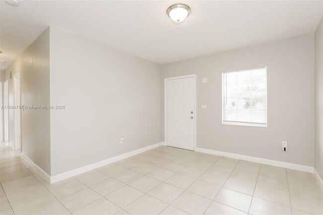 Foto del edificio - 19241 NW 6th Ave