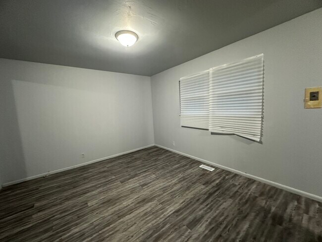 Building Photo - 911 Southmoor Dr