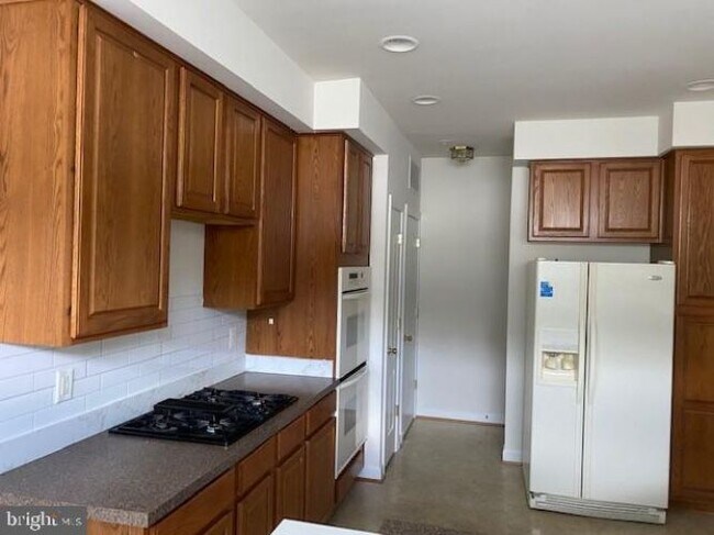 Building Photo - 3446 Carriage Walk Ct