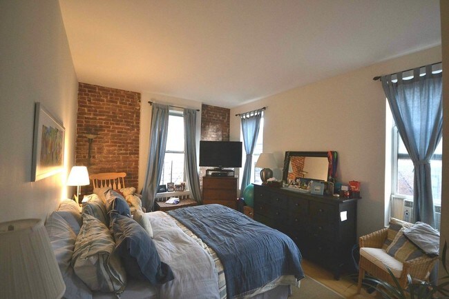Foto del edificio - 6 W 107th St