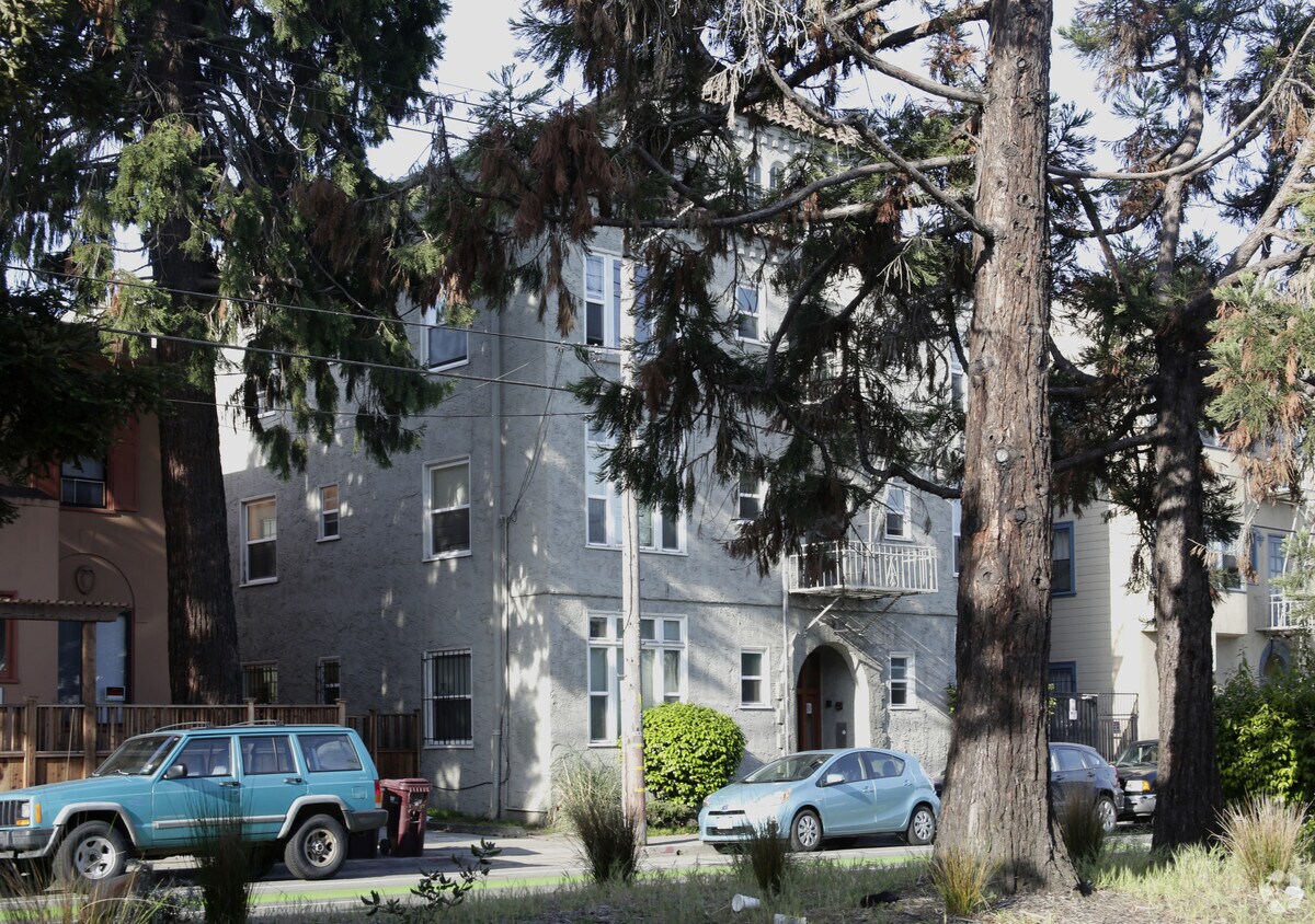 Building Photo - 715 40th St