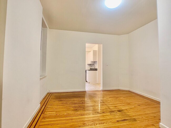 Building Photo - 106 11th St