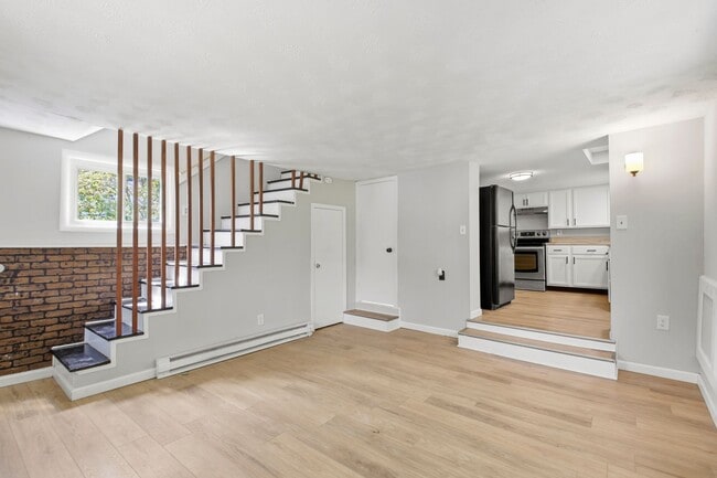 Building Photo - 606 Meadow Ave