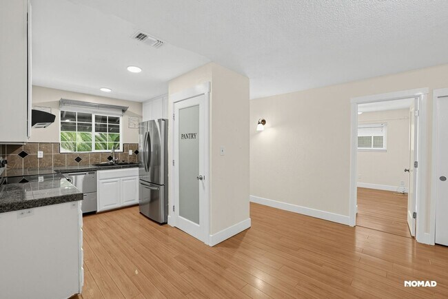 Foto del edificio - 3059 Rosemont Dr