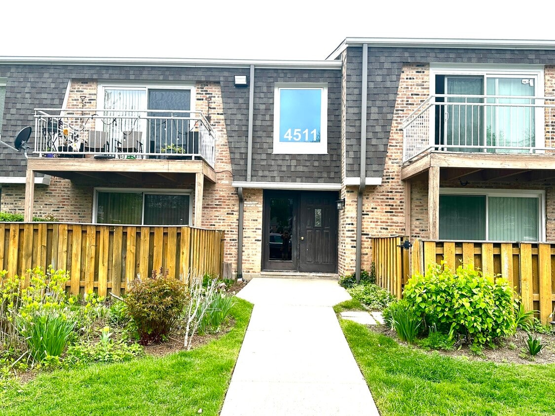 4511 Kings Walk Dr Unit 2B, Rolling Meadows, IL 60008 Condo for Rent