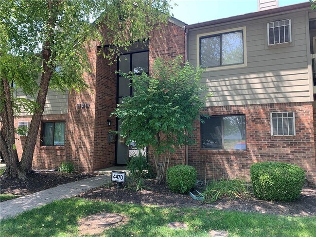 Building Photo - 4470 Village Ln