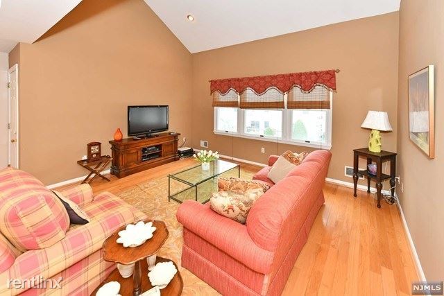 Foto principal - 2 br, 2 bath Condo - 101 Royal Ave