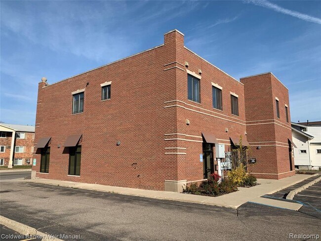 Building Photo - 616 E Eleven Mile Rd