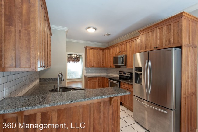 Building Photo - 4 br, 2.5 bath House - 2220 Riverwood Drive