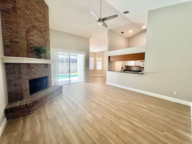 Foto del edificio - Stunning 3BD/2BTH Pool Home in Tarpon Spri...