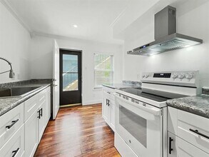 Building Photo - 7718 Royal Ln