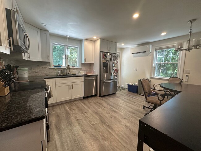 Building Photo - Spacious Single-Family Home for Rent - Lau...