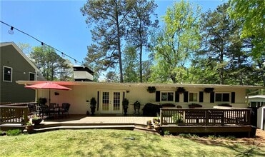 Building Photo - 2841 Cravenridge Dr NE