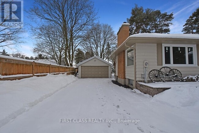 Building Photo - 5373 Aurora Rd