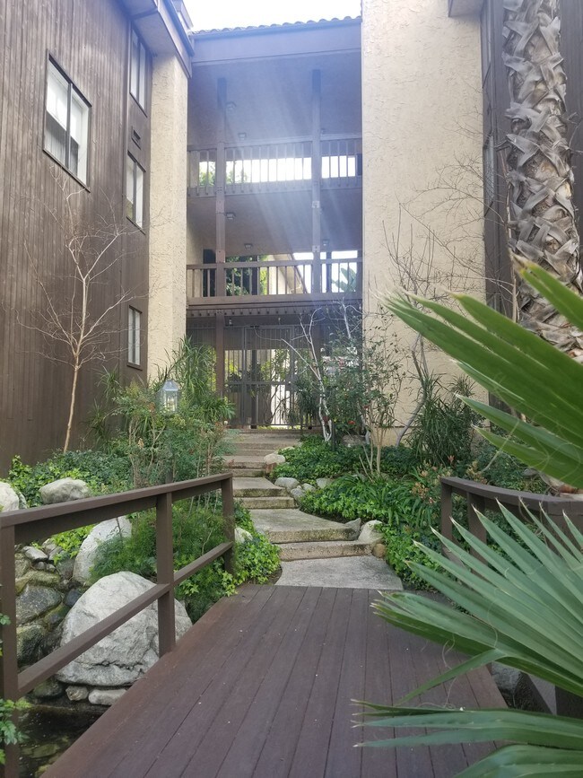 Foto del edificio - 13214 Moorpark St