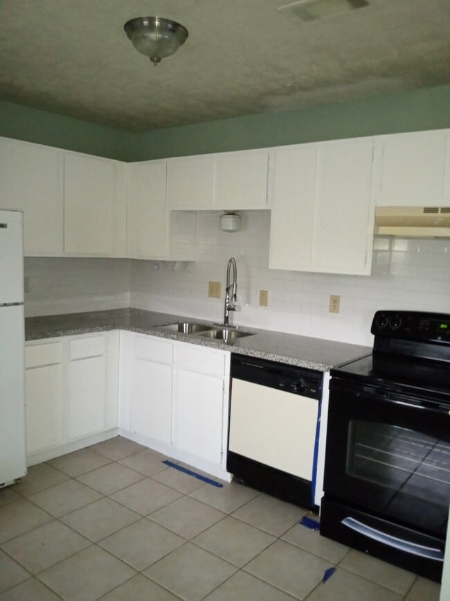 Building Photo - 2306 San Pedro Dr