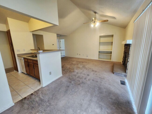 Building Photo - Bright 2 Bed, 2 Bath Condo for Rent in Arv...