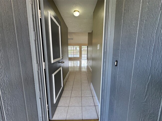 Foto del edificio - 4703 Rivertree Ln