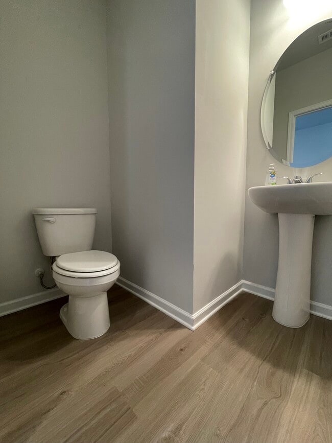 Foto del edificio - 112 Briarwood Dr E