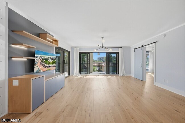 Foto del edificio - 6080 Pelican Bay Blvd