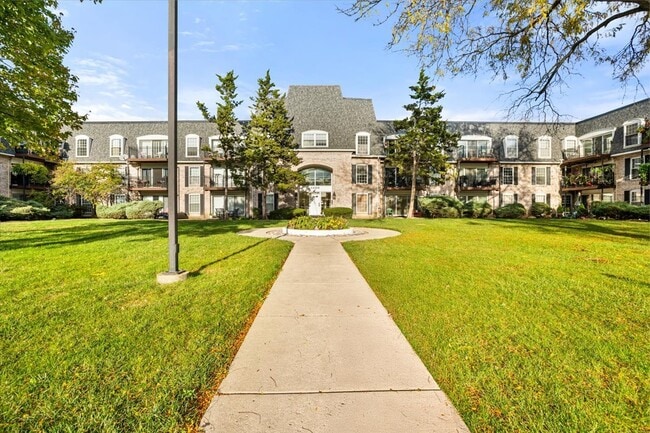 Building Photo - 5200 Carriage Way Dr