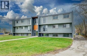 Building Photo - 82 Elgin St S