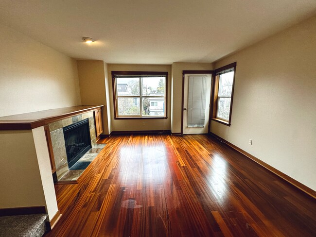 Foto del edificio - 9025 18th Ave SW