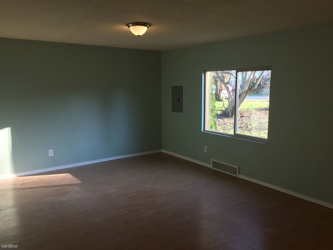 Foto del edificio - 3 br, 1 bath House - 8540 S 116th St