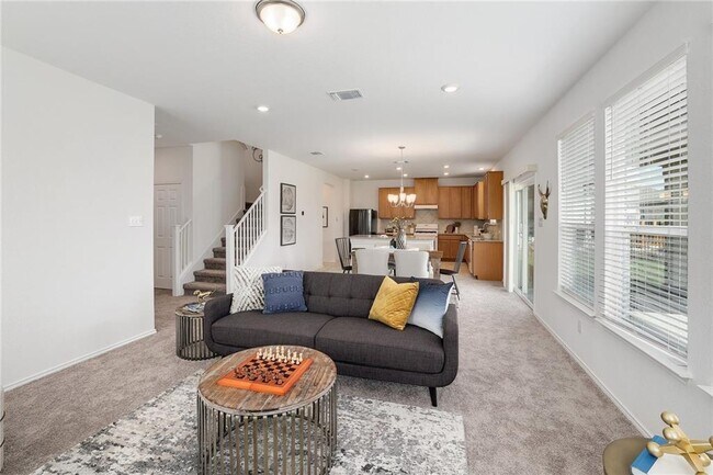 Foto del edificio - 808 Desaix Dr