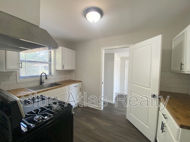 Foto del edificio - 1303 College St