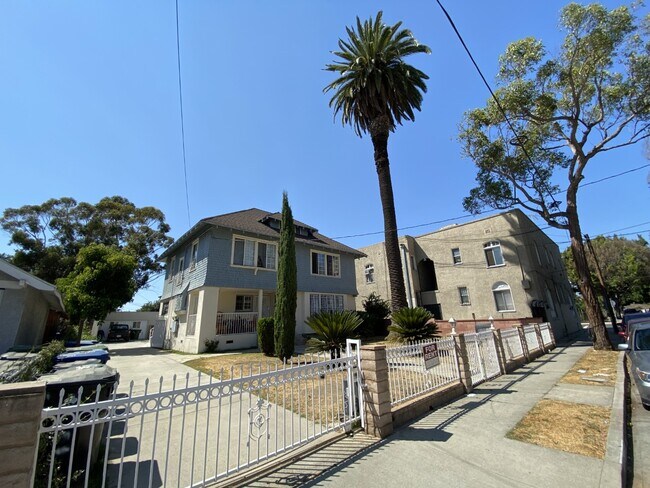 Foto del edificio - 2409 Raymond Ave