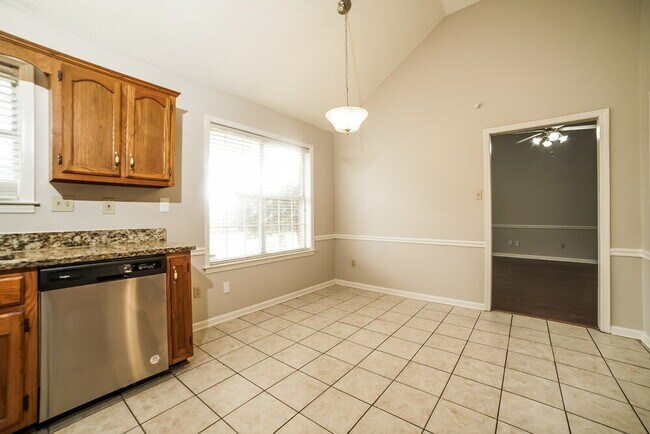 Foto del edificio - 5618 Heather View Dr