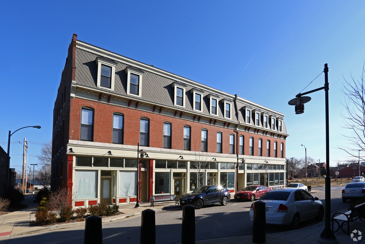 Building Photo - Crown Square Apartments