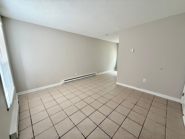 Building Photo - 1132 Montcalm St