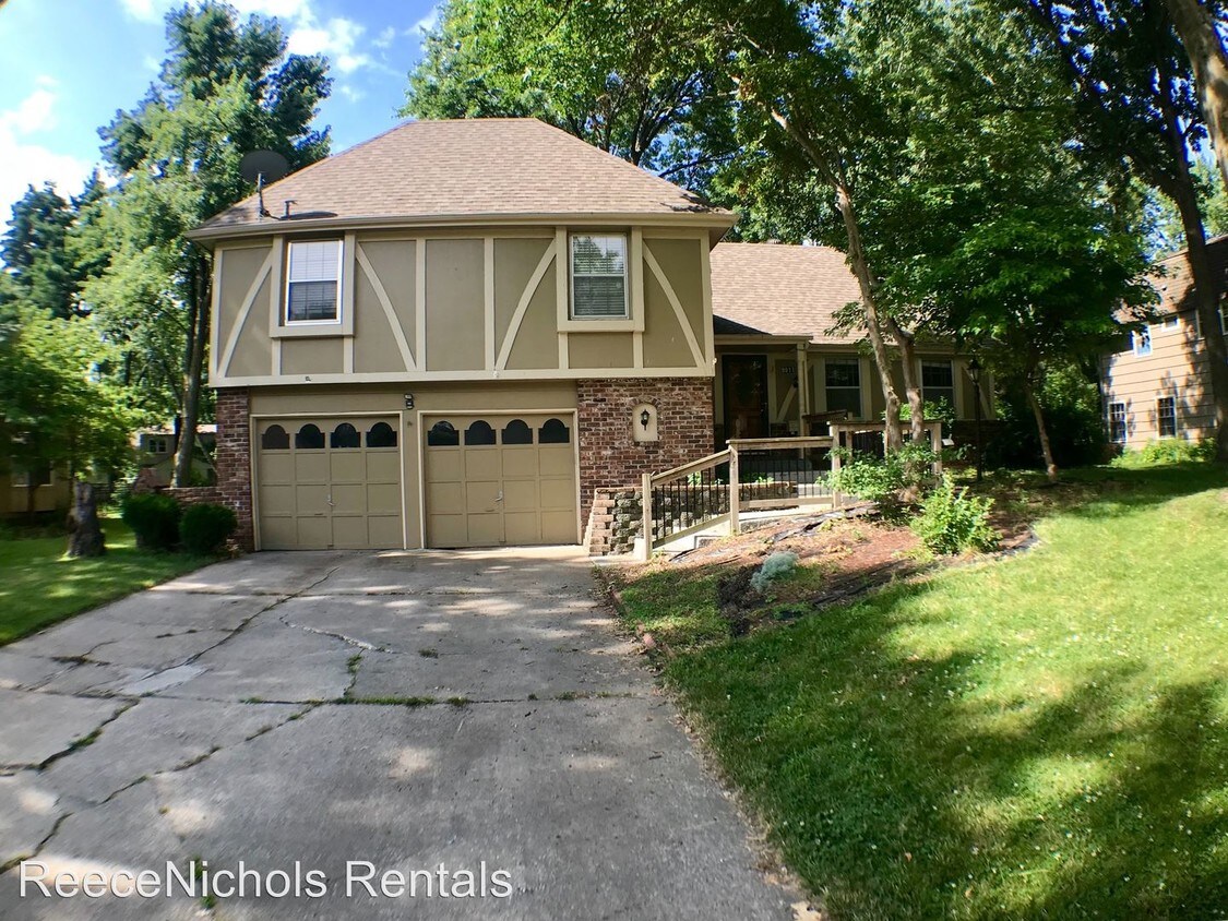 Primary Photo - 5 br, 2.5 bath House - 9011 W 105th Street