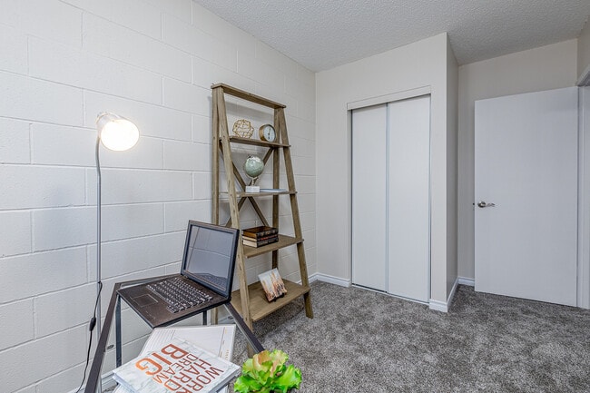 Building Photo - Pleasantview Townhomes