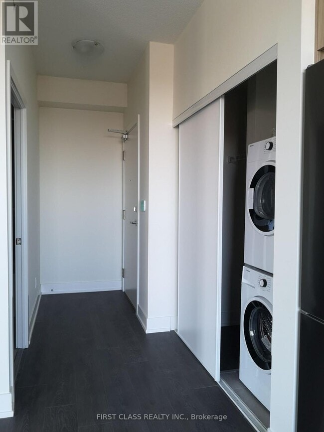 Building Photo - 180 Fairview Mall Dr