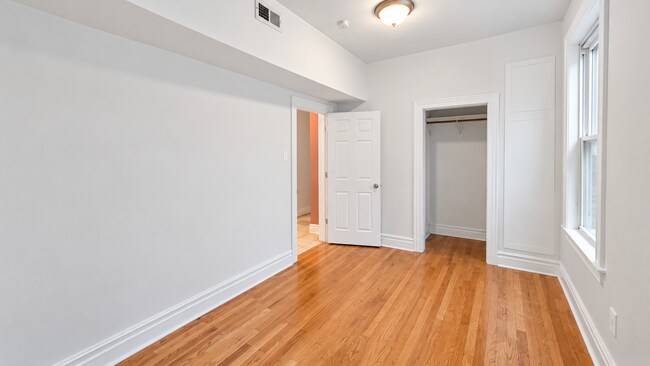 Foto del edificio - 2833 N Albany Ave