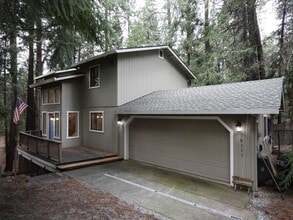 Building Photo - 18111 N Meadow Dr