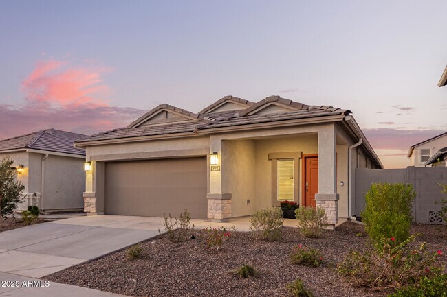 Foto del edificio - 3274 W Stradling Ave