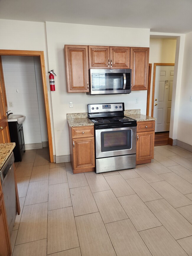 Building Photo - 149 Hillside St