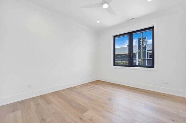 Foto del edificio - 4920 N Lincoln Ave